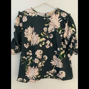 Pullover ladies floral blouse